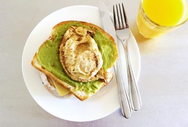 Rødbede og avocado toast opskrift